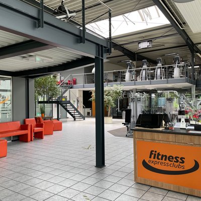 Eingang im Fitnessstudio von Fitness Express